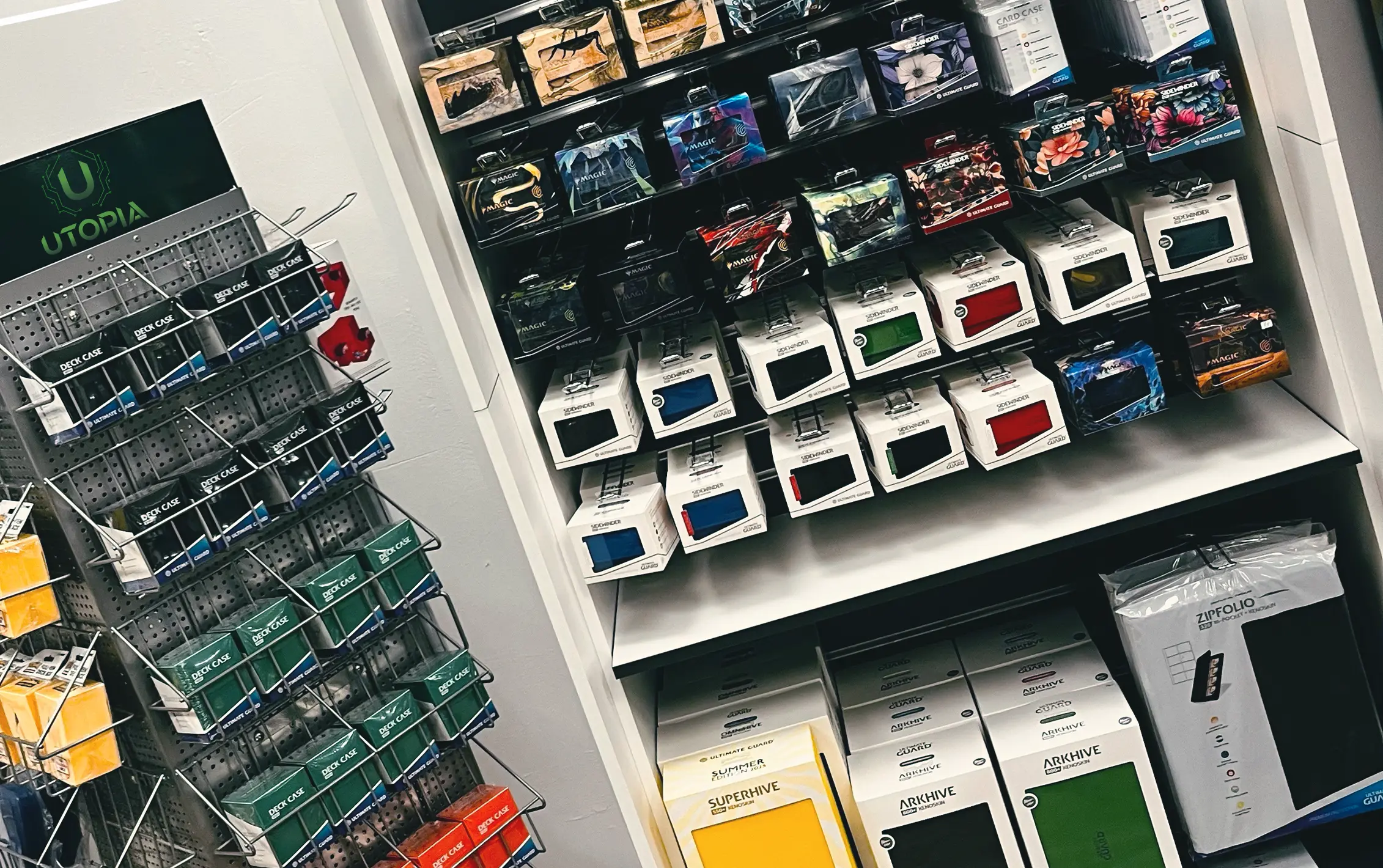 Zubehör für TCGs wie Sleeves und Deckboxen